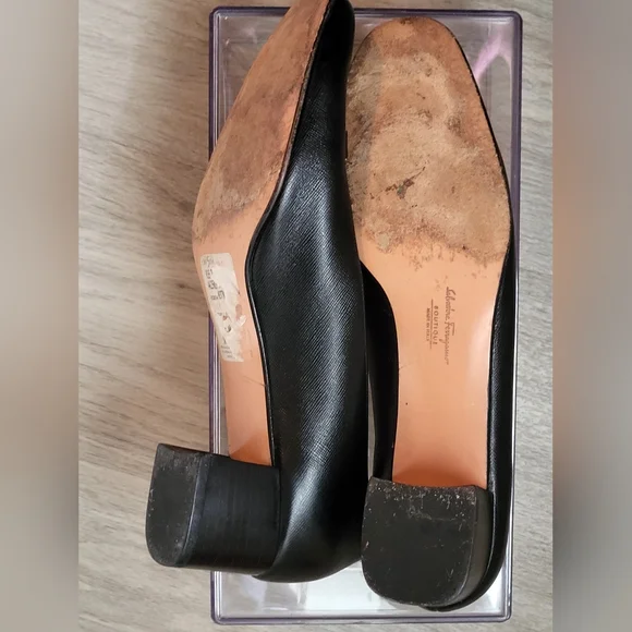 Salvatorre Ferrangamo Black Heels With Gold Detail Italian Leather 9.5 - Picture 5 of 10